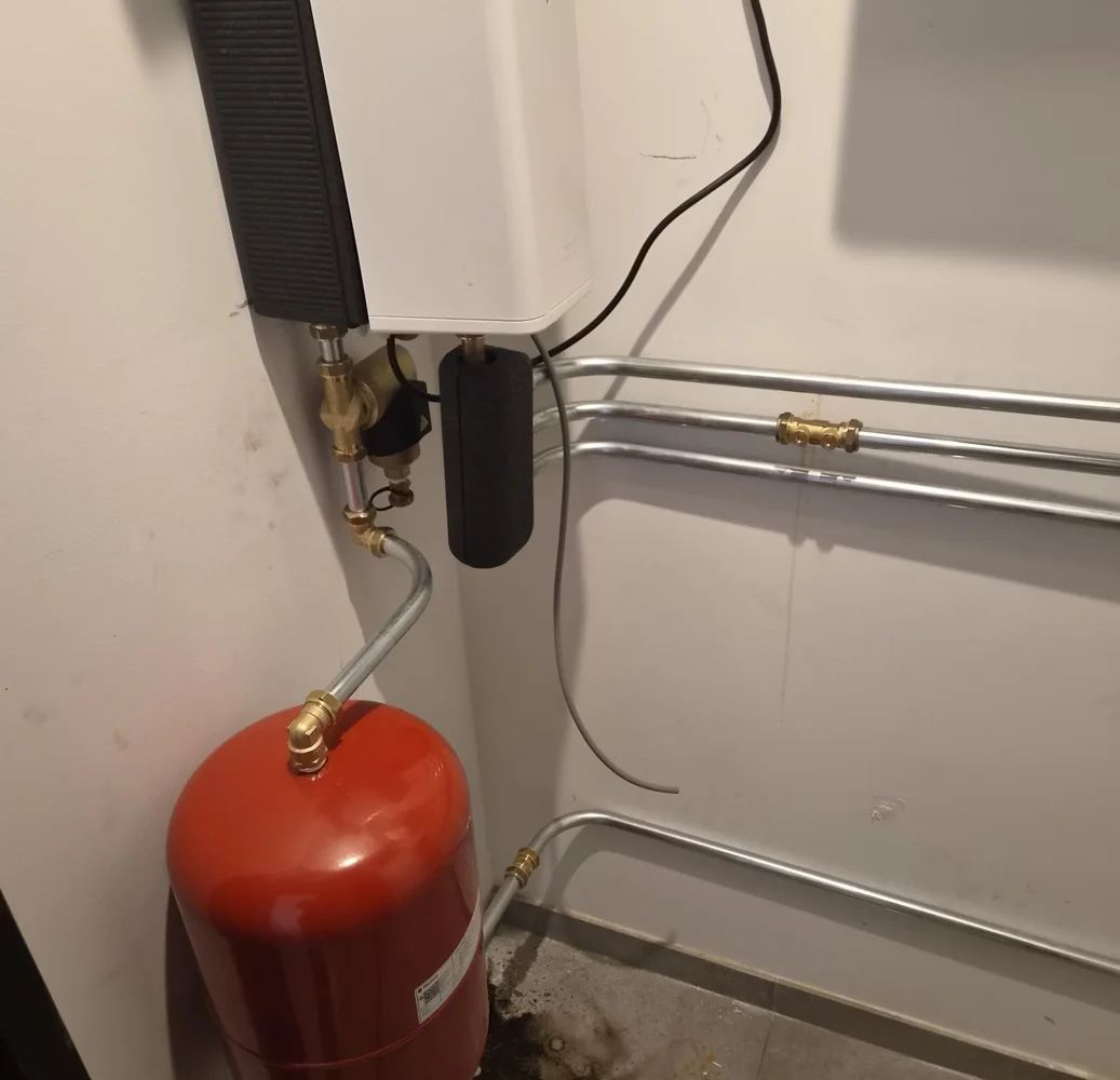 Pipework and expansion vessel
